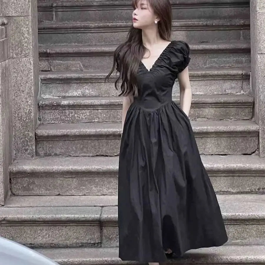 2024 new summer new Korean version waist cinching dress for women, slim design, niche V-neck long dress