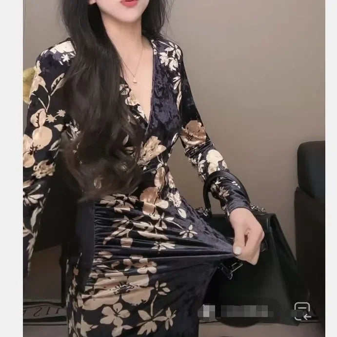 Autumn Winter Velvet Printed Long-sleeved Dress for Women in 2025 New Retro Celebrity Temperament Slim Bottomed Fishtail Skirt
