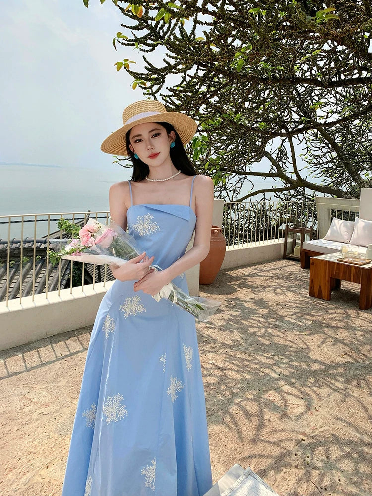 French style temperament high-end feel embroidered waist cinched backless suspender vacation dress for women in summer